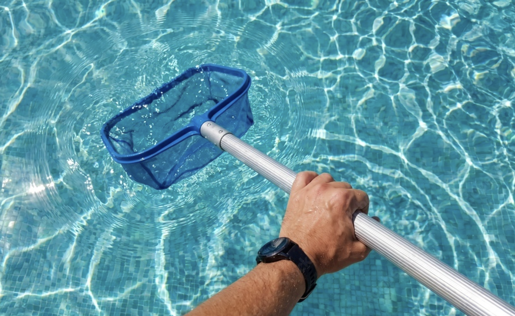 A complete guide to pool cleaning for homeowners