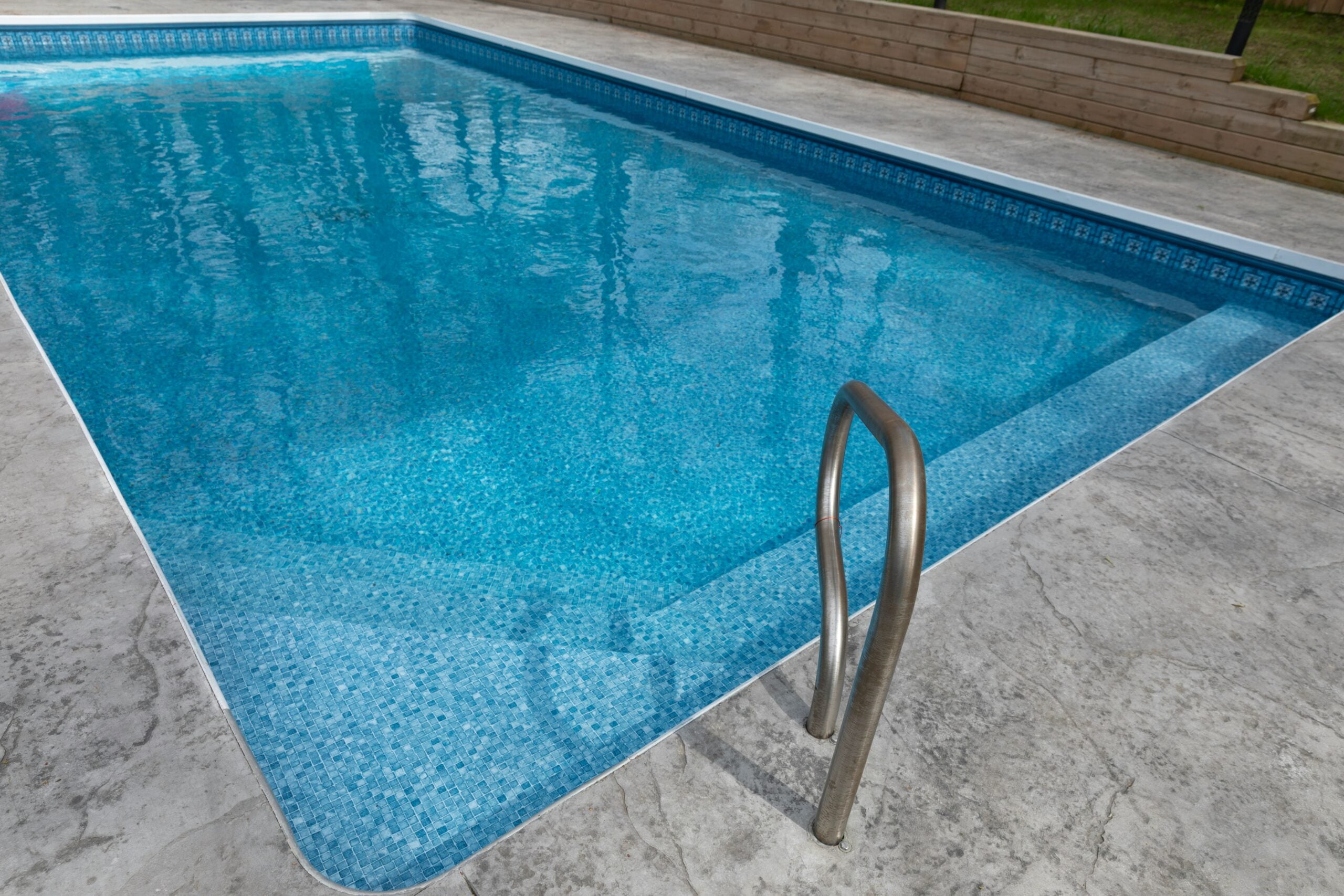Weekly Pool Service in Mansfield, TX: What Homeowners Need to Know
